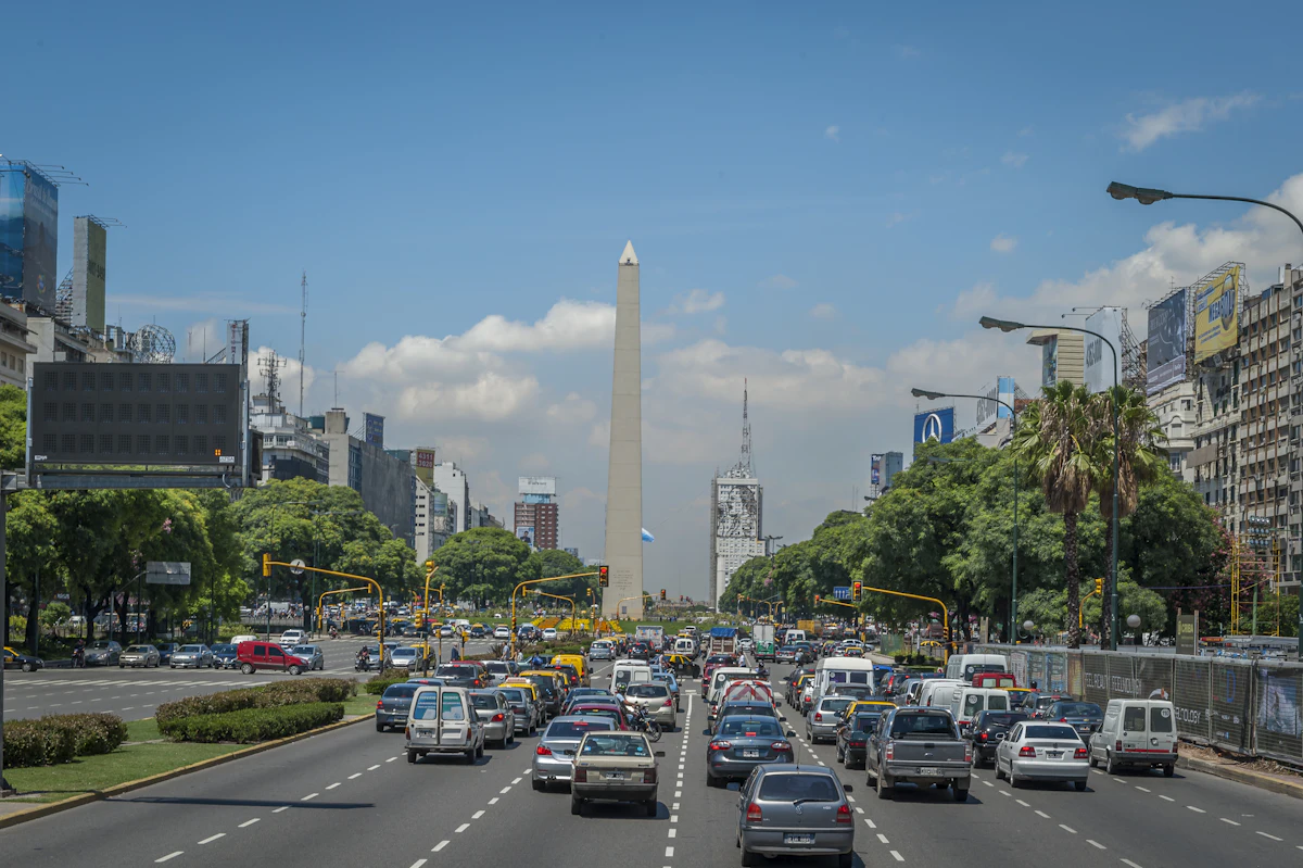 Avenida 9 de Julio de Buenos Aires con el Obelisco al fondo